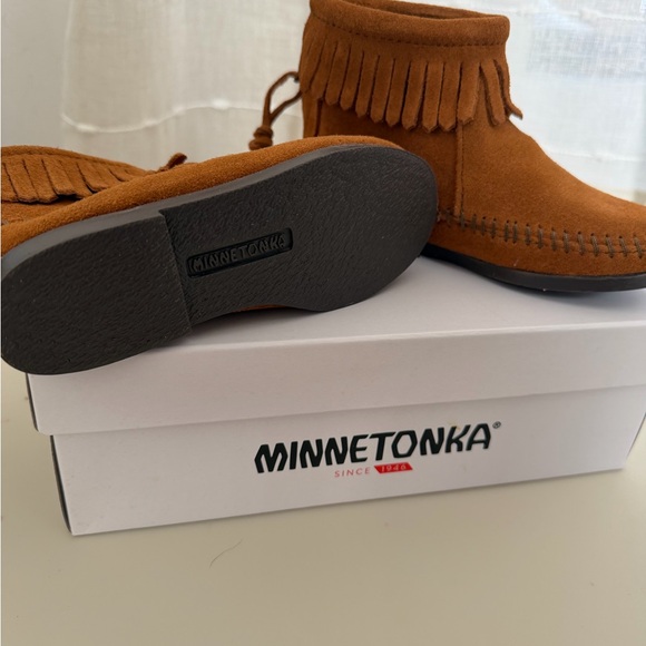 Minnetonka Kids Moccasins with Fringe - Tan - Picture 2 of 6